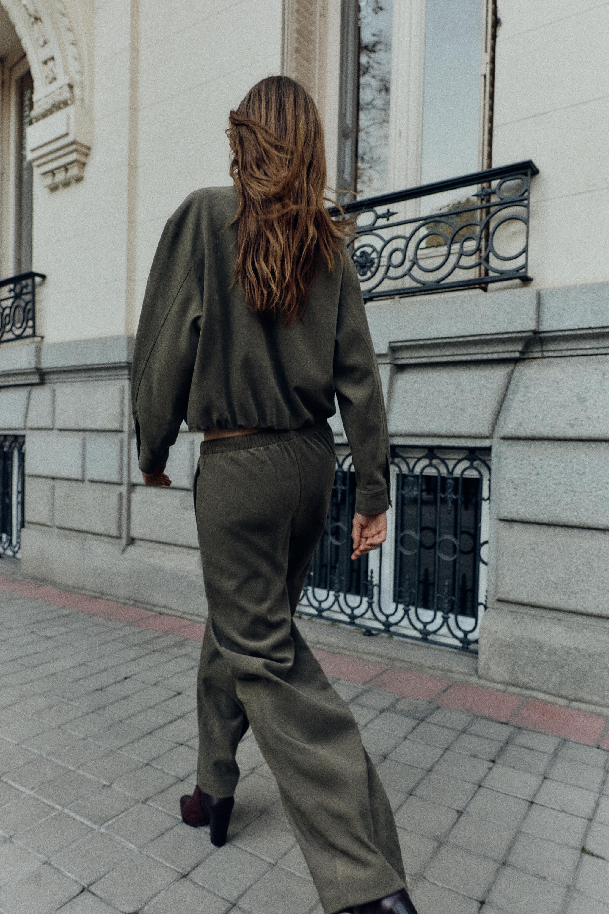 PANTALON LARGE À TAILLE ÉLASTIQUE